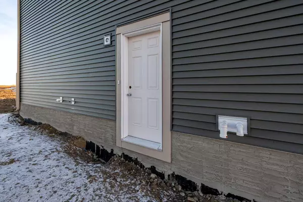 Strathmore, AB T1P 2H9,412 Ranch Gate