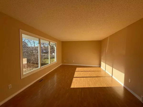 Peace River, AB T8S 1E6,9606 79 AVE