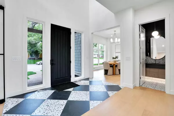 Calgary, AB T3E 5T3,6312 Lacombe WAY SW