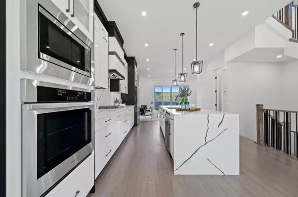 Calgary, AB T3B 0X3,5011 21 AVE NW