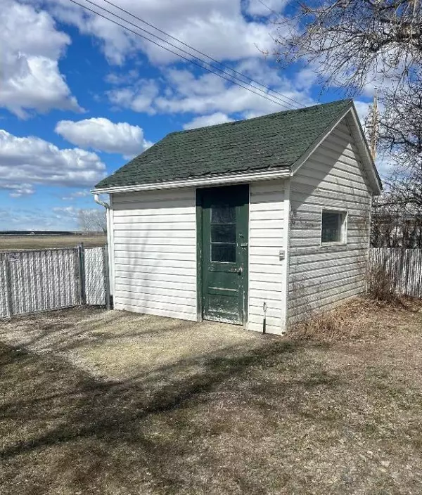 Carmangay, AB T0L 0N0,204 Grand AVE