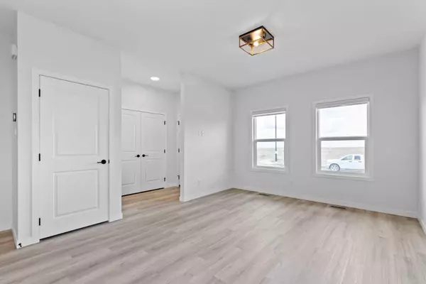 Crossfield, AB T0M 0S0,231 Vista RD