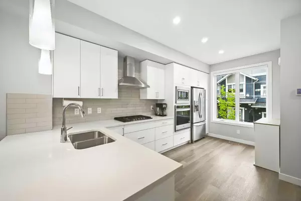 Calgary, AB T3R2A2,908 Sage Hill GRV NW