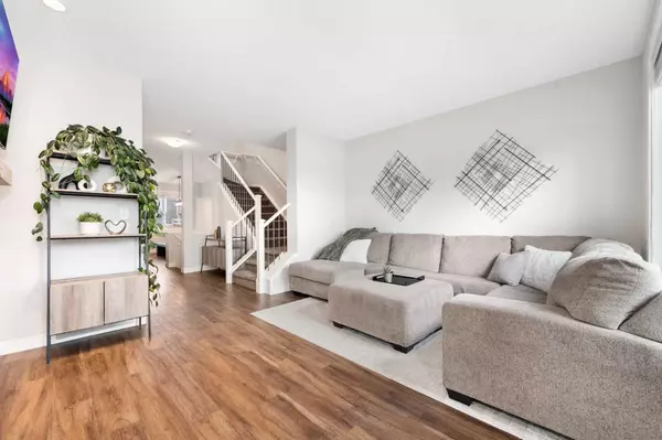 Calgary, AB T3M 2Y9,174 Seton GRV SE