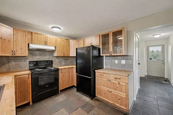 Okotoks, AB T1S 1K9,24 Hunters Gate