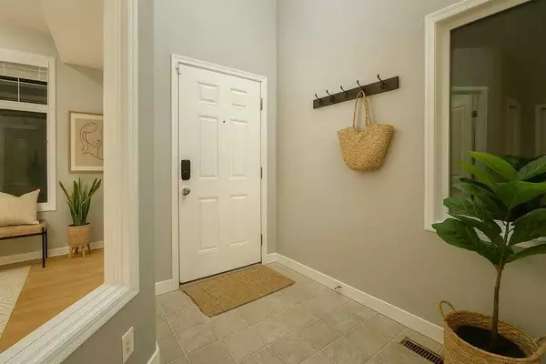 Airdrie, AB T4B 0J8,262 Luxstone RD SW