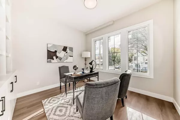 Calgary, AB T2N 1A4,2526 7 AVE NW