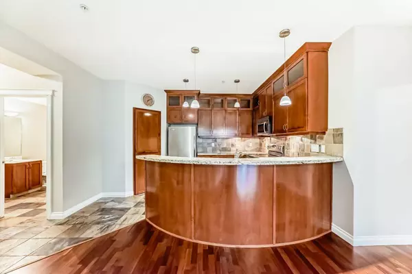 Calgary, AB T3C 2Z1,6 Hemlock CRES SW #106