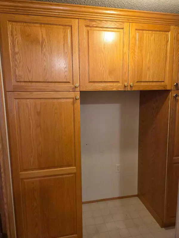 Crossfield, AB T0M0S0,900 ROSS ST #49