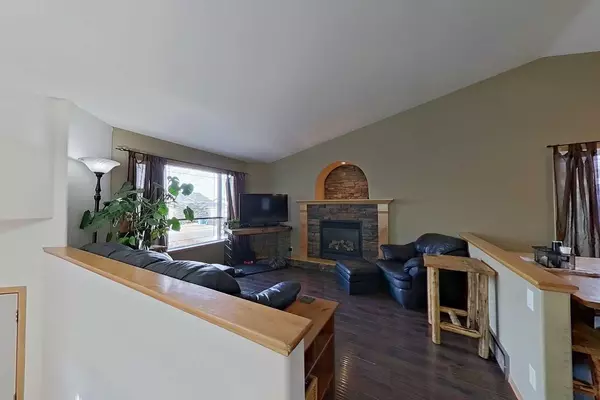 Lethbridge, AB T1K 7T4,145 Blackfoot CIR W