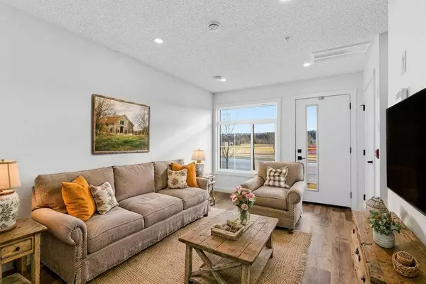 Cochrane, AB T4C 3H3,156 Park ST #102