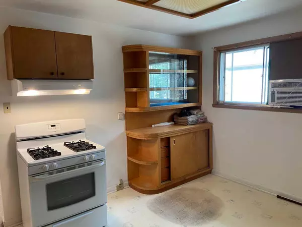 Lethbridge, AB T1H 2B3,629 Stafford DR N