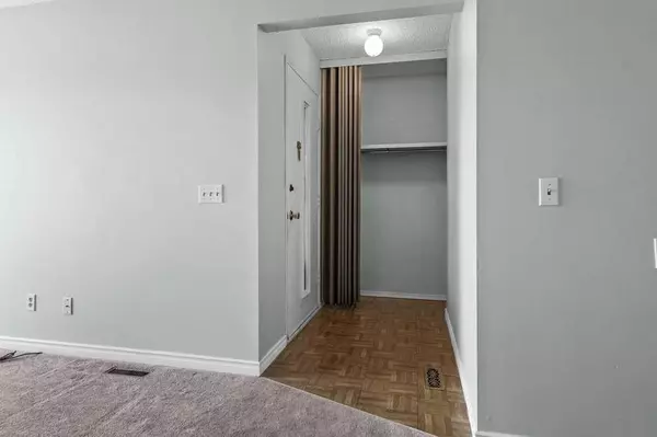 Calgary, AB T2L 1Y3,3500 Varsity DR NW #105