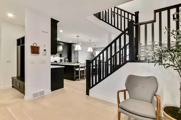 Calgary, AB T3M 3C3,1176 Cranbrook GDNS SE