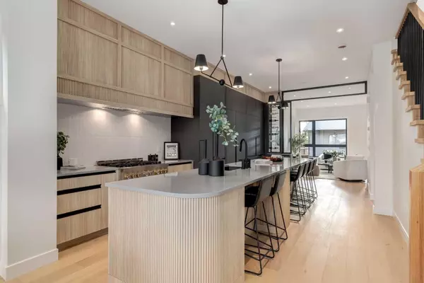 Calgary, AB T2V 0A6,637 51 AVE SW