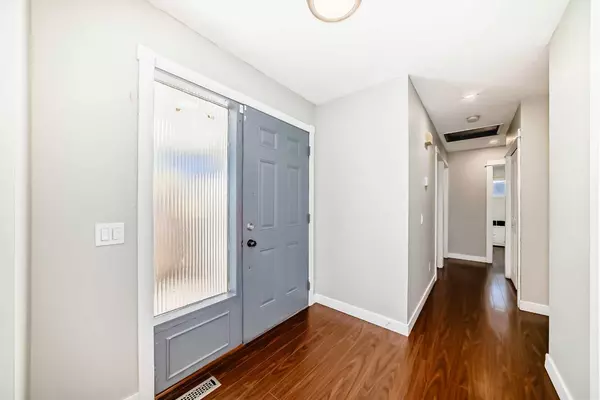 Calgary, AB T2W 2M4,130 Braniff CRES SW