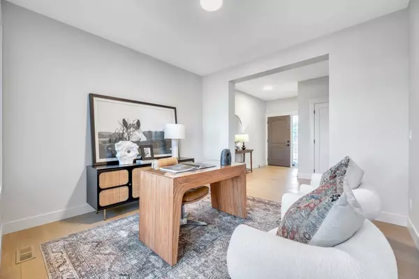 Calgary, AB T2X 2G5,80 Legacy Woods CRES SE