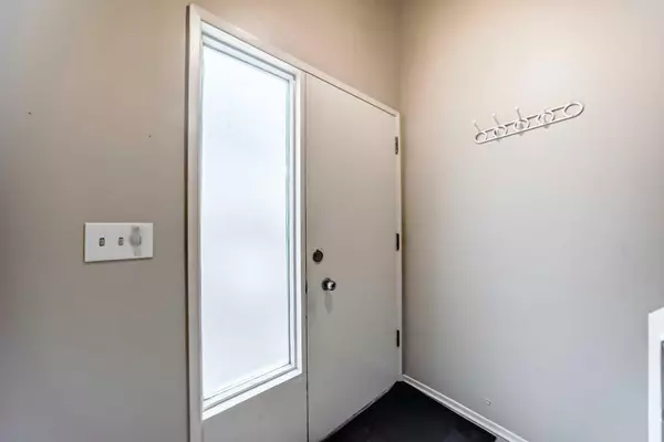 Calgary, AB T2K 4X3,16 Beaver Dam PL NE