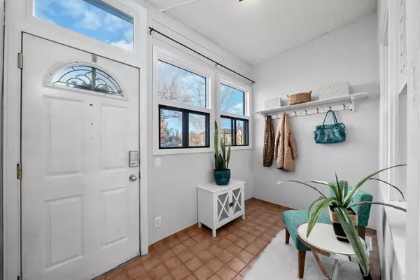 Calgary, AB T2M 2P3,207 31 AVE NW