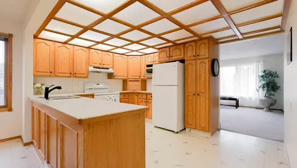 Medicine Hat, AB T1C 1J7,2158 Hawke CRES NE