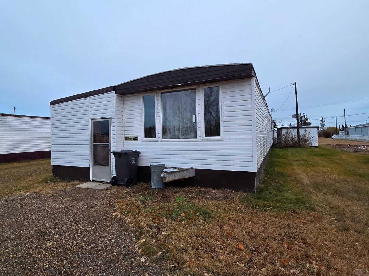 Berwyn, AB T0H 0E0,5107, 5113, 5117 51 AVE