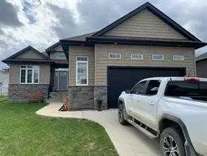 805 7 AVE, Fox Creek, AB T0H 1P0