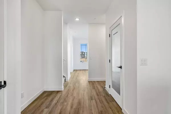 Calgary, AB T3S 0N6,497 Hotchkiss DR SE