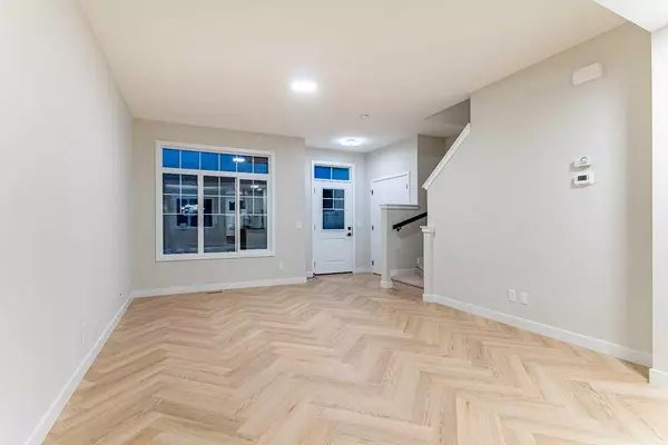 Airdrie, AB T4B 5V9,172 Cobblestone Gate SW