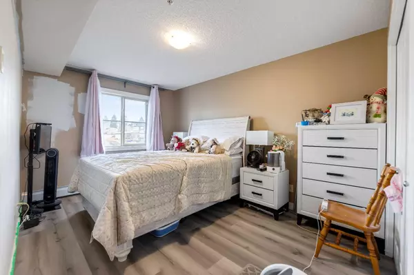 Calgary, AB T2A 4Y5,1317 27 ST SE #3204