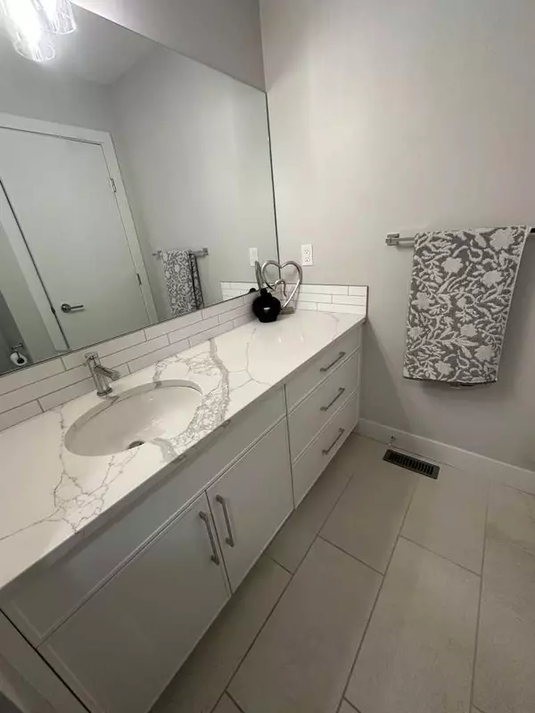 Lethbridge, AB T1K8J3,3009 46 ST S