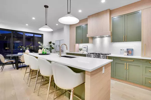 Calgary, AB T2M2M8,605 29 AVE NW