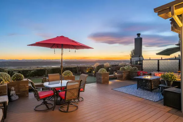 35 Cranarch TER SE, Calgary, AB T3M 1Z1