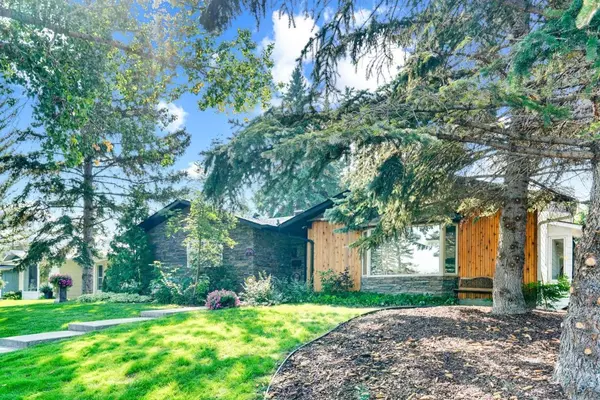 Calgary, AB T2J 2H1,3 Mapleglade Close SE