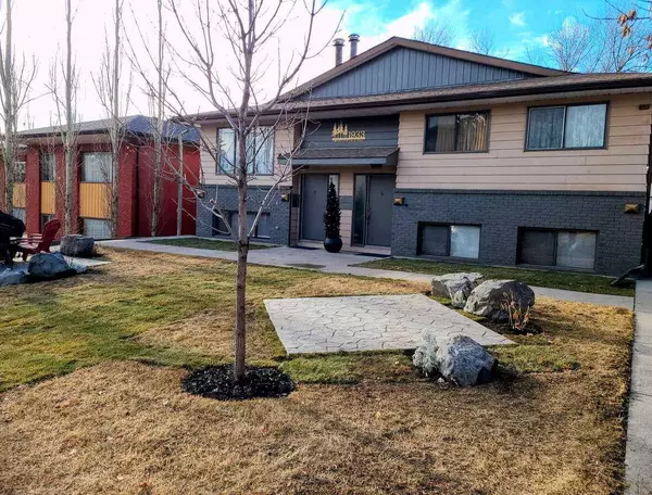 Calgary, AB T3E 1W8,1933 25 ST SW