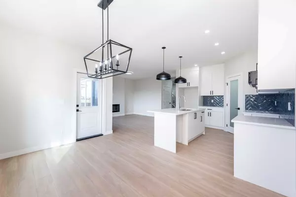 Chestermere, AB T1X 2Z6,35 Waterford ST