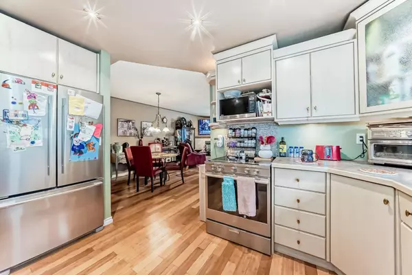 Calgary, AB T1Y 3Y9,274 Templeview WAY NE