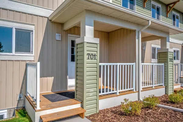 Carstairs, AB T0M0N0,604 Clover RD