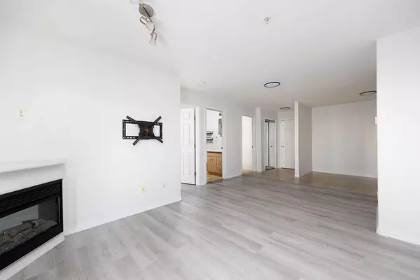 Fort Mcmurray, AB T9K 2W3,200 Lougheed DR #3203