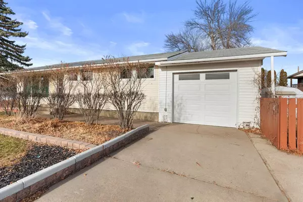 Medicine Hat, AB T1A 5V5,898 13 ST NE