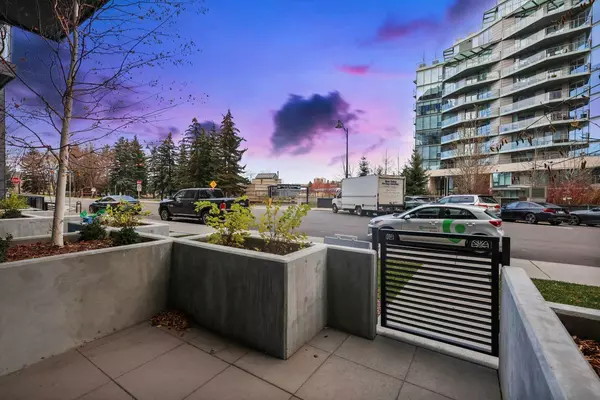 Calgary, AB T2P 1R8,730 2 AVE SW #103