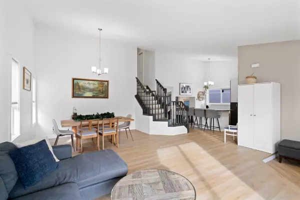 Calgary, AB T2C3Y1,53 Riverside CRES SE