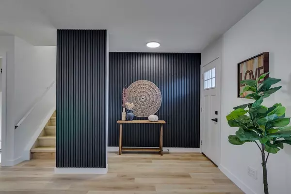 Calgary, AB T2J 4C8,1304 Lake Sylvan DR SE