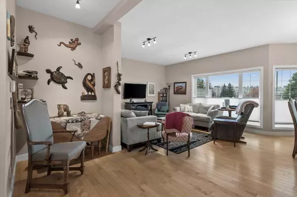 Calgary, AB T3B 2K6,4504 70 ST NW