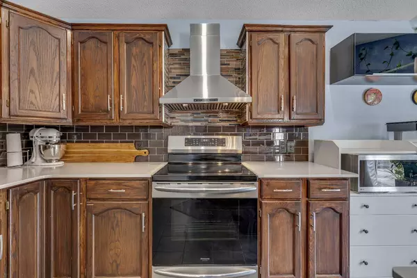 Calgary, AB T3A 5V7,10913 Hidden Valley DR NW