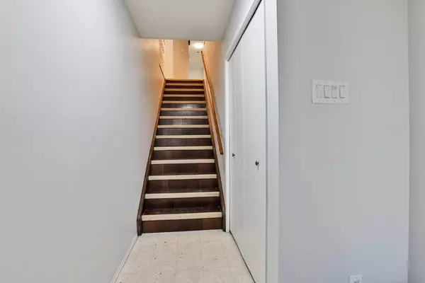 Lethbridge, AB T1H 1K1,1108 10 AVE N