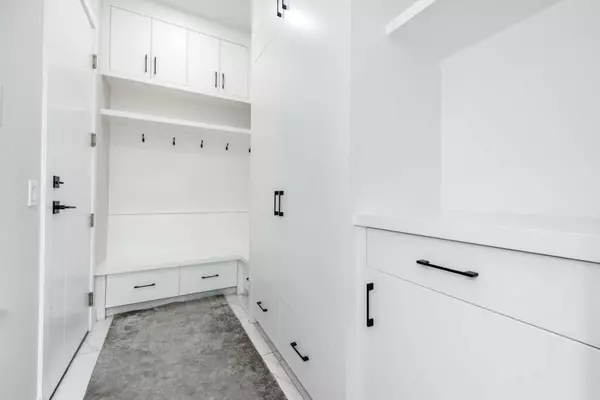 Chestermere, AB T1X 2M7,66 Waterford RD