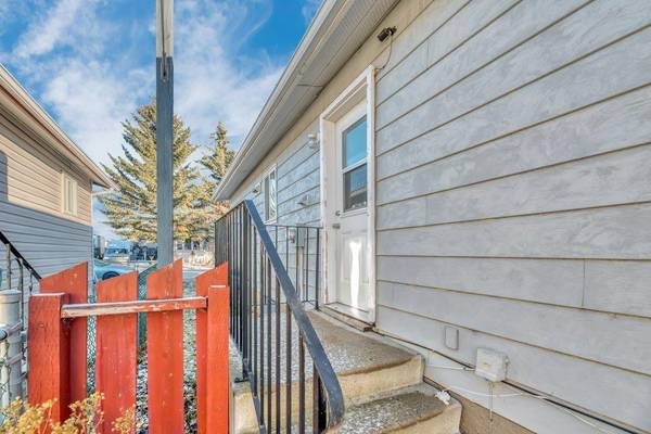 Strathmore, AB T1P 1E1,826 Bayview RD