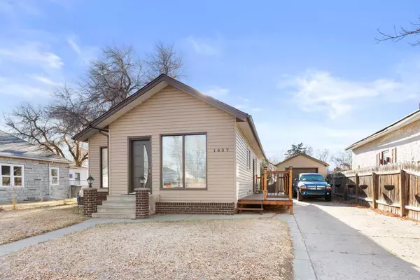 Medicine Hat, AB T1A 0X3,1037 Balmoral ST SE