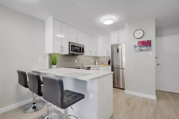 Calgary, AB T2R 0K3,339 13 AVE SW #207