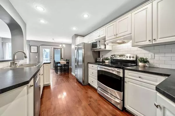 119 Bridlecreek TER, Calgary, AB T2Y 3N8